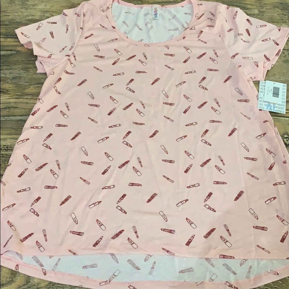 Xl lipstick Lularoe classic t
